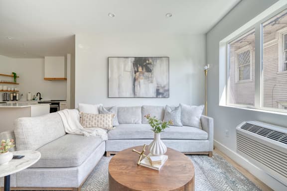 N Vancouver 202 (4980) (Small) - Image 1