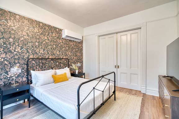 SE 12th 1 (1025) - Image 1
