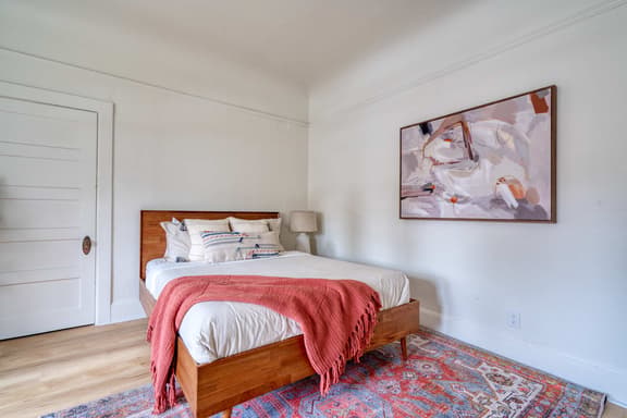 NE 19th (1707) - Image 1