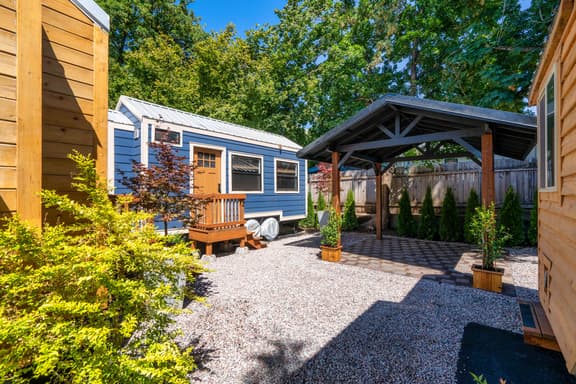 SE 24th Compound (3324)