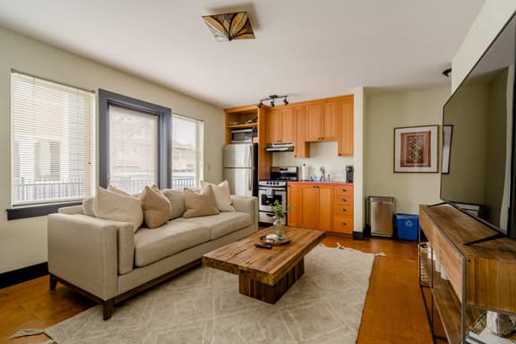 SE 25th [Towers] (1420) - Image 1