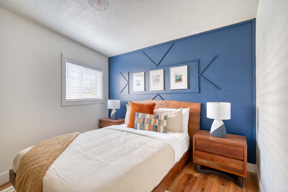 SE Milwaukie 5 (4335) - Image 1