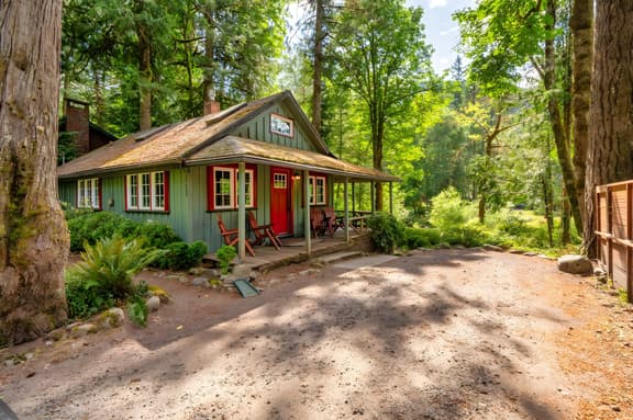 Riverwood Ln (27025)