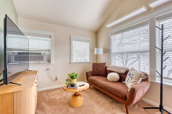 NW 19th [NORM] 11 (1415) - Image 1